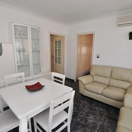 Apartment 1119 Barraquer Roses